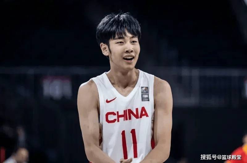 张博源美高狂砍18分6板！防守更合理，进攻会无球，当选最佳球员